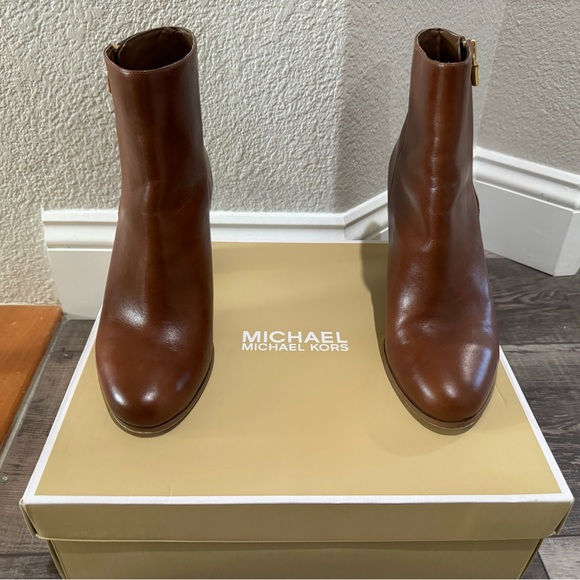 MICHAEL KORS MARGARET WOMENS LEATHER ANKLE BOOTIES - Picture 4 of 5